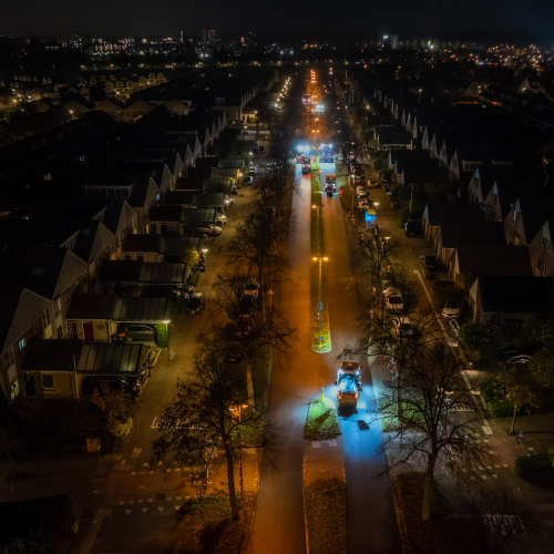 20251107 Asfalteren deklaag nacht Westbroekerweg Velserbroek (003 van 016).jpg