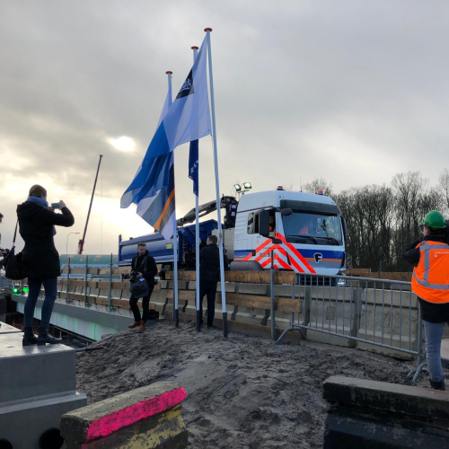 Elektrische vrachtwagen bij opening circulair viaduct 2.jpg