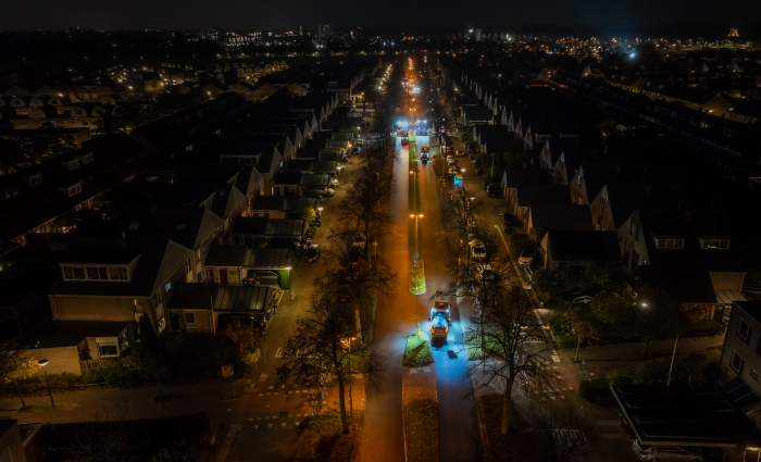 20251107 Asfalteren deklaag nacht Westbroekerweg Velserbroek (003 van 016).jpg
