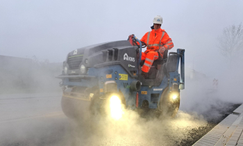 asfaltwals in regen.jpg