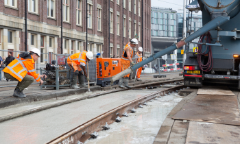 20180608 GVB Amsterdam CS plein Oost 30% granulaat 004-007.jpg