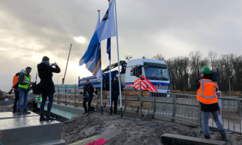 Elektrische vrachtwagen bij opening circulair viaduct 2.jpg