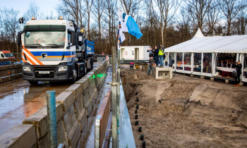 Elektrische vrachtwagen bij opening circulair viaduct 1.jpg