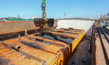 20180723 ARA laden OSA waterbouw asfalt voor Texel verkleind.jpg