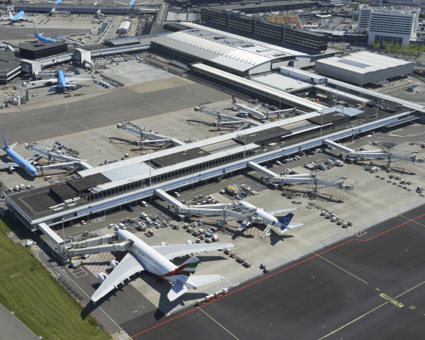 Schiphol overzichtsfoto.jpg