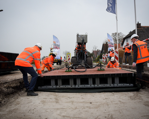 Foto 1 PlasticRoad Giethoorn.jpeg