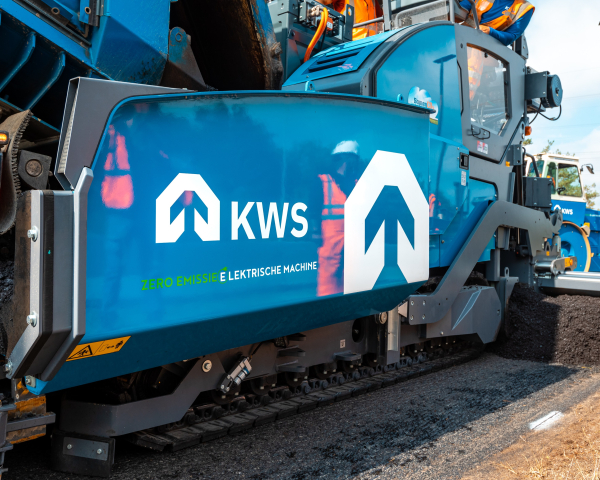 Elektrsiche asfaltspreider.jpg