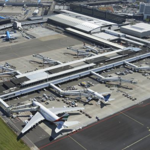 Schiphol overzichtsfoto.jpg